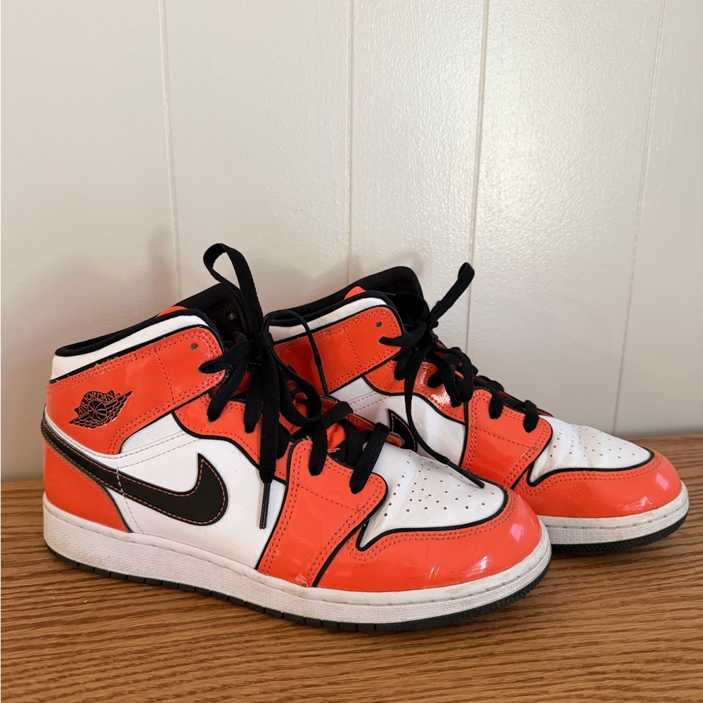 Nike Air Jordan 1 Mid SE